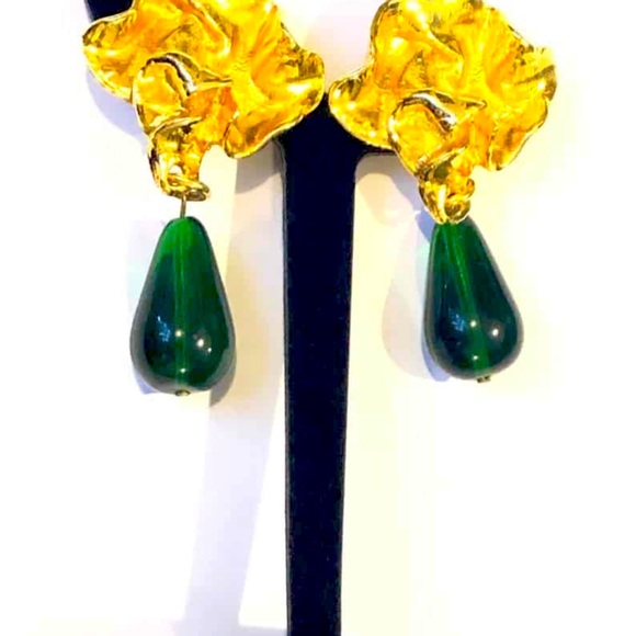 1970’s Vintage Gripoix Teardrop Green Earrings gold Flower French - Picture 2 of 7